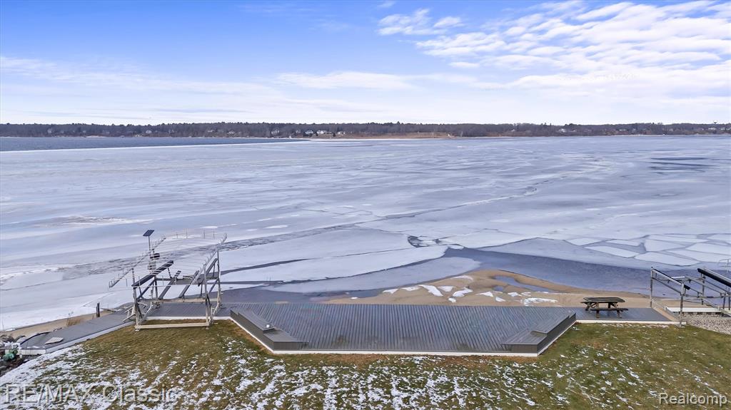 5118 S Shore Drive, Whitehall, MI, 49461