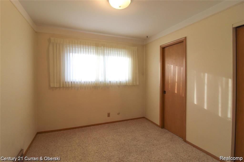 6711 N EVANGELINE Street, Dearborn Heights, MI 48127 — Photo 7