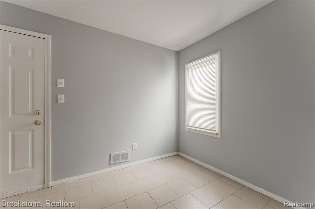 694 Emerson Avenue, Pontiac, MI 48340 — Photo 20