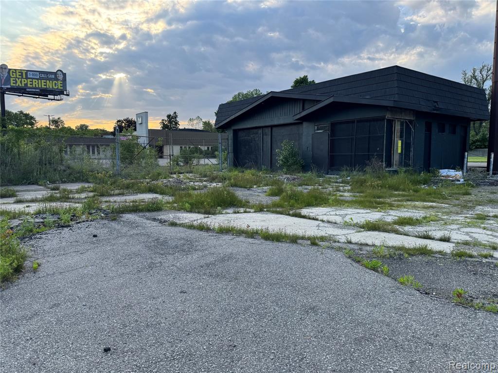 22400 SCHOOLCRAFT, Detroit, MI 48223 — Photo 6