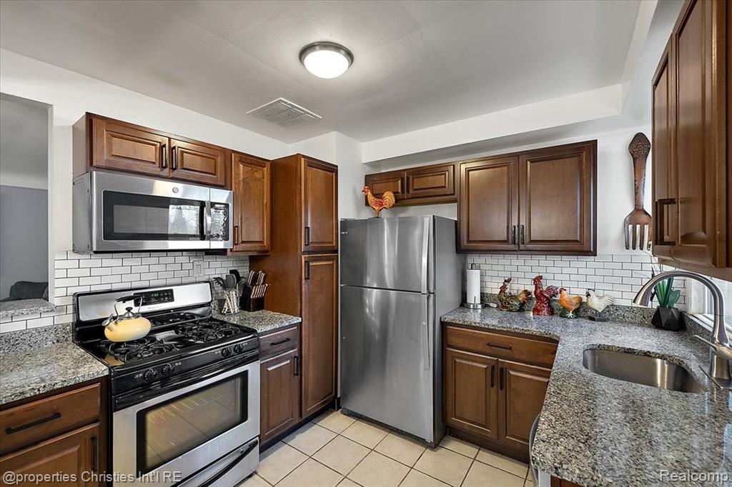 4402 Berkshire Road, Royal Oak, MI 48073 — Photo 10