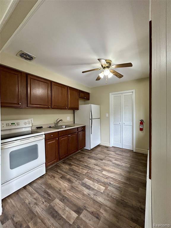 555 Antoine Street, Wyandotte, MI 48192 — Photo 5
