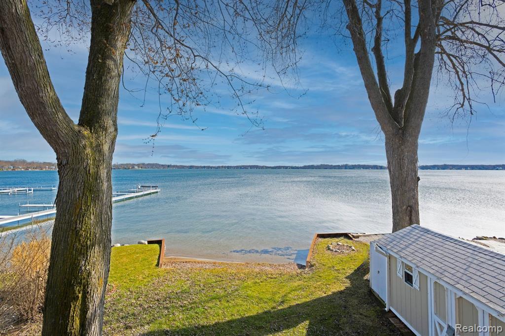 9568 MAIN Street, Whitmore Lake, MI 48189 — Photo 7