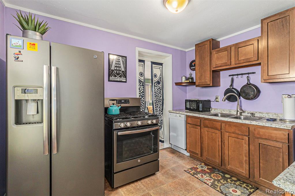 967 E Coy Avenue, Hazel Park, MI 48030 — Photo 6
