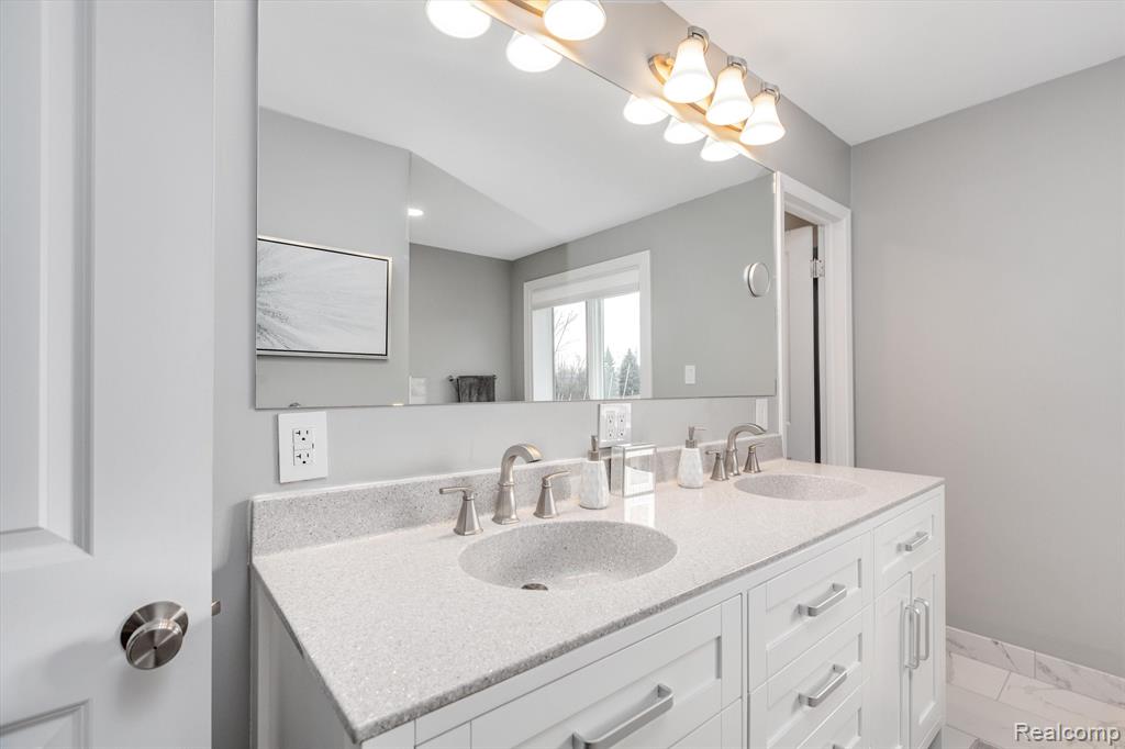 4645 CLAUDIA Drive, Waterford, MI 48328 — Photo 19