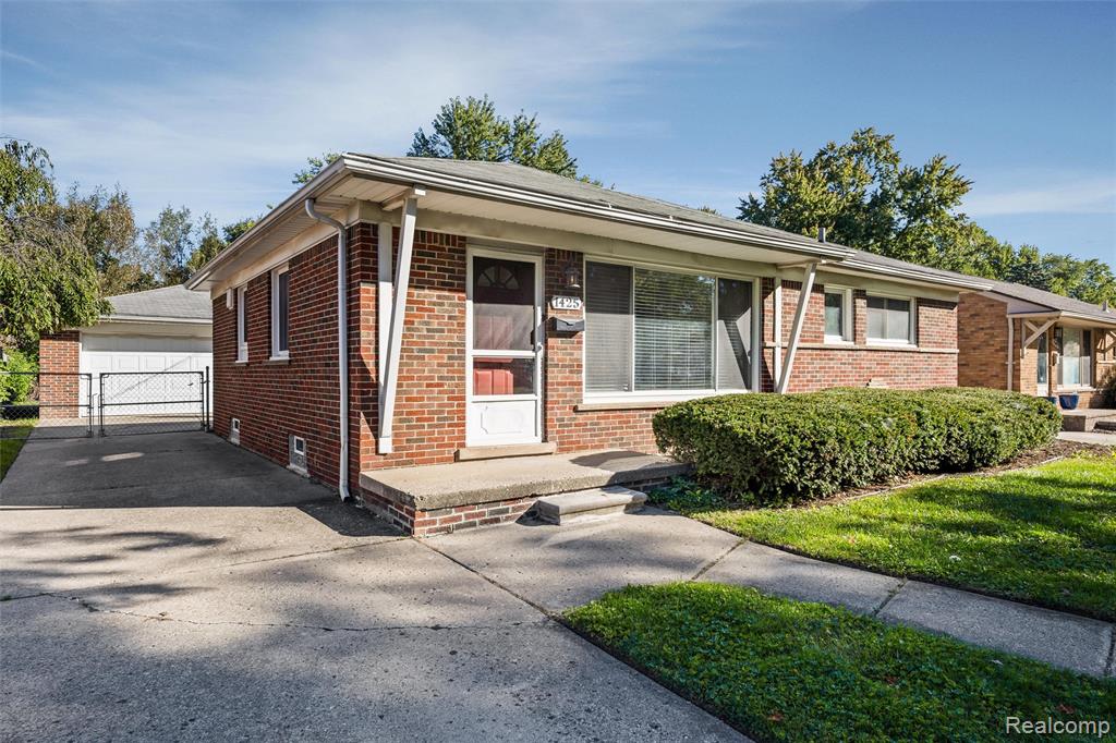 1425 Genesee Drive, Royal Oak, MI 48073