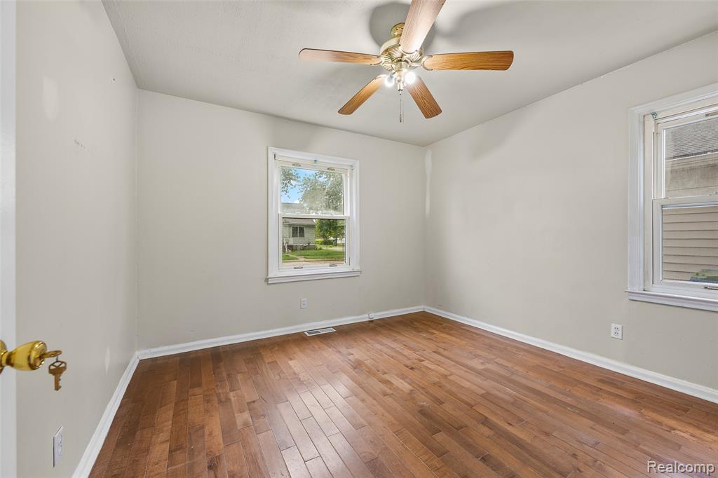 8460 Busko Avenue, Warren, MI 48093 — Photo 17