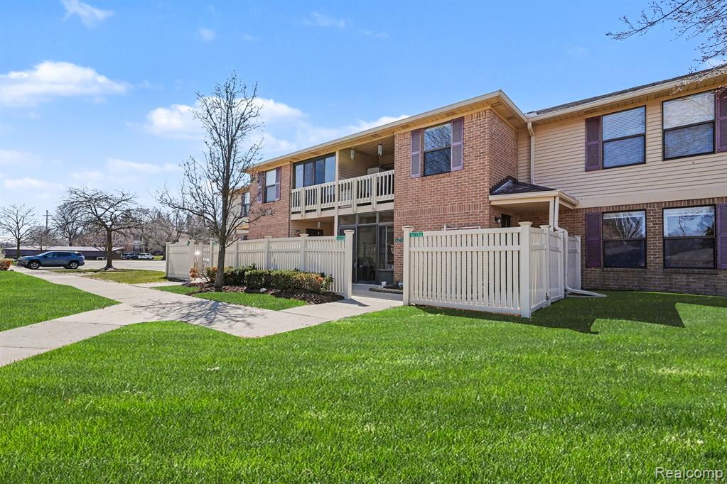 61156 Greenwood Drive, South Lyon, MI 48178 — Photo 2