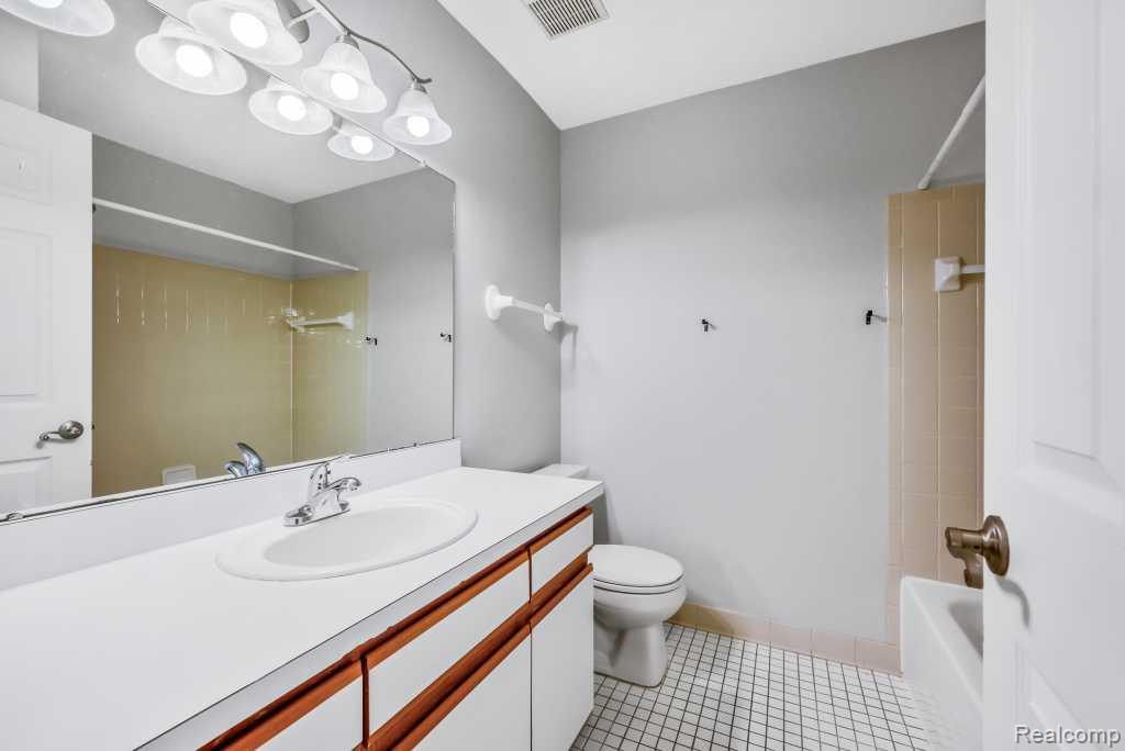 42538 Lilley Pointe Drive, 57, Canton, MI 48187 — Photo 12