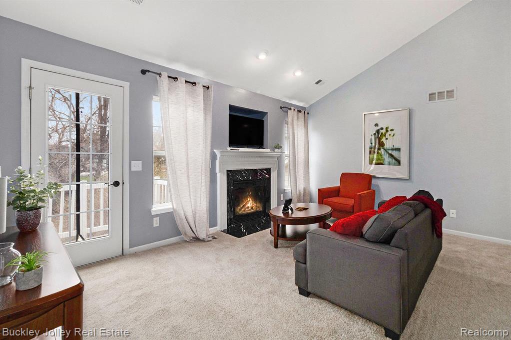 740 OLDE ENGLISH Circle, Howell, MI 48855 — Photo 4