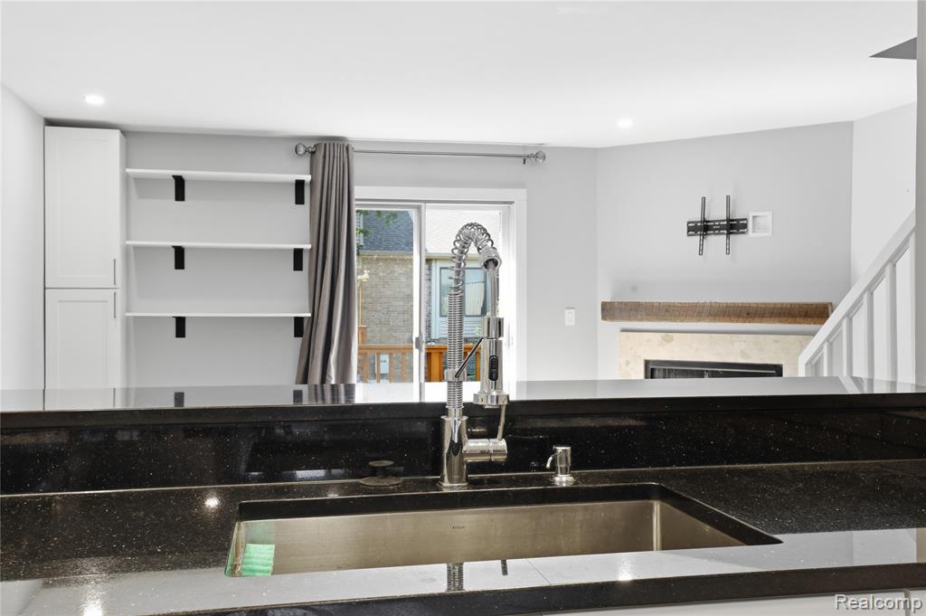 5736 Woodland View, Clarkston, MI — Photo 21