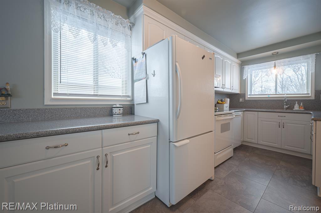 710 MANORDALE Court, Milford, MI 48381 — Photo 19