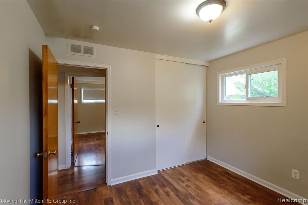 4666 ROOSEVELT Boulevard, Dearborn Heights, MI 48125 — Photo 12