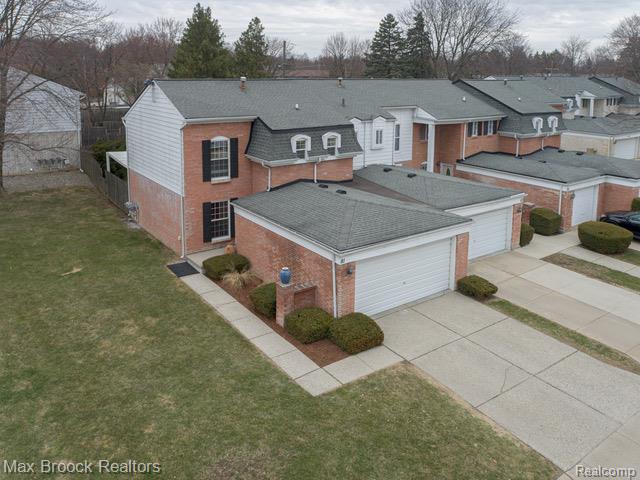 81 Stratford Lane, Rochester Hills, MI 48309 — front exterior