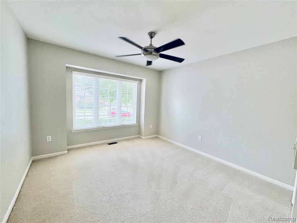 49401 N Glacier, Northville, MI 48168 — Photo 17