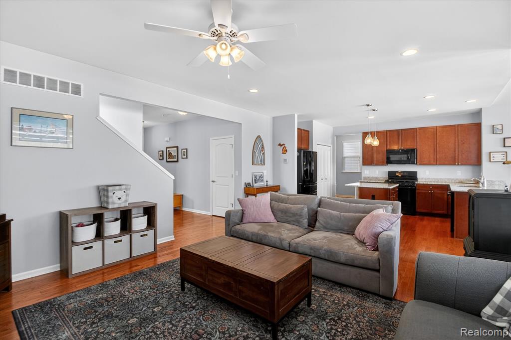 386 Fletcher Street, Wixom, MI 48393 — Photo 10