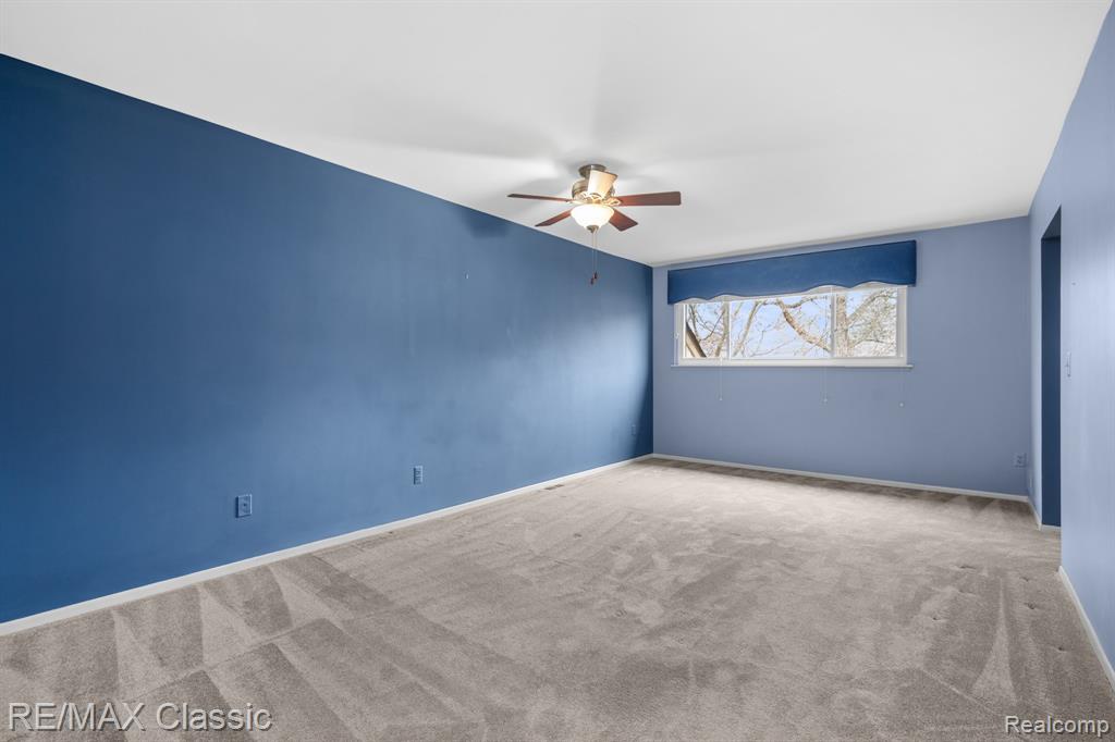 23127 Farmington Road, Farmington, MI 48336 — Photo 32