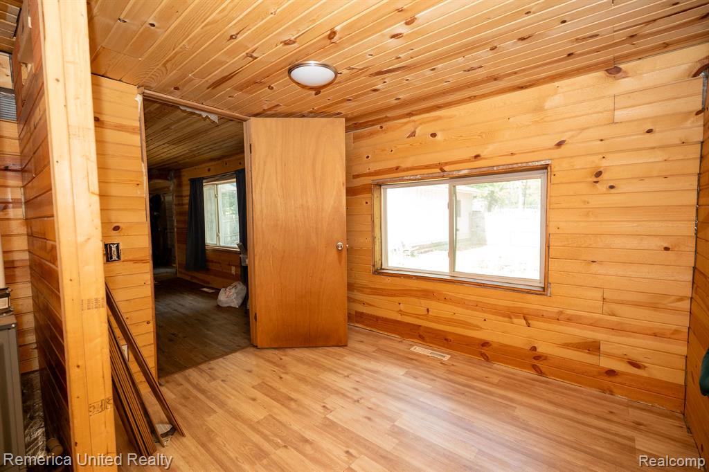 106 Devonshire Drive, Prudenville, MI 48651 — Photo 8