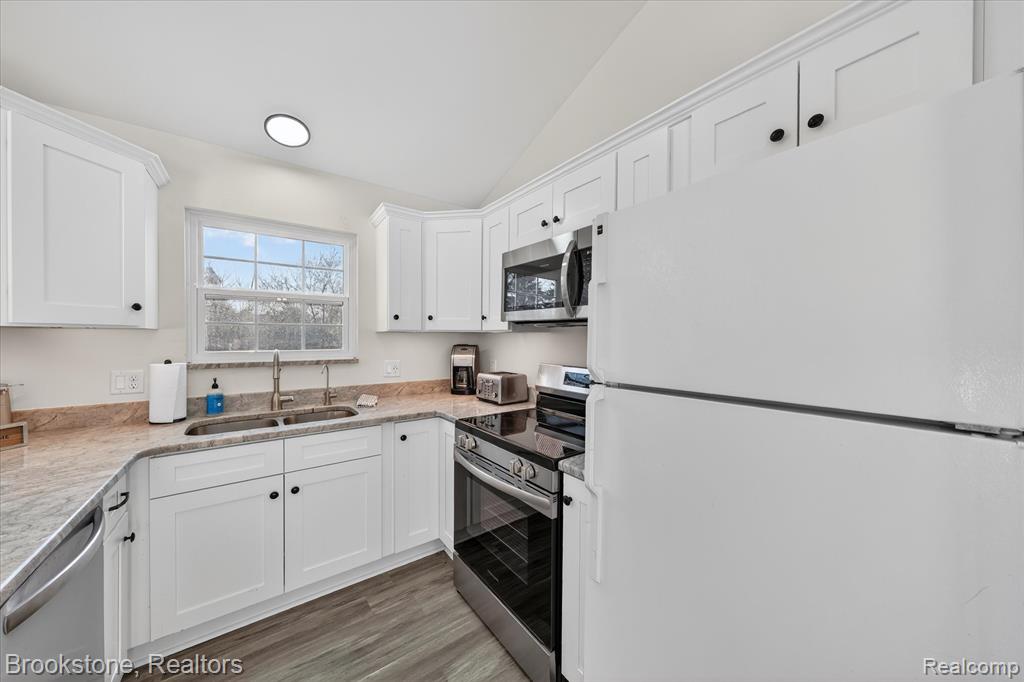 220 Oakbrooke Drive, 3, South Lyon, MI 48178 — Photo 15