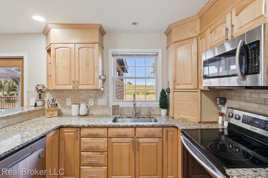 6097 High Valley Drive, White Lake, MI 48383 — Photo 7