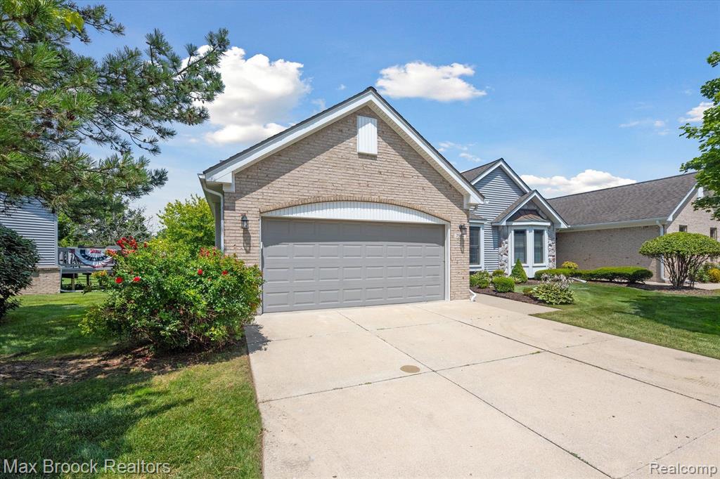 7364 GREEN MEADOW Lane, Canton, MI 48187 — Photo 2