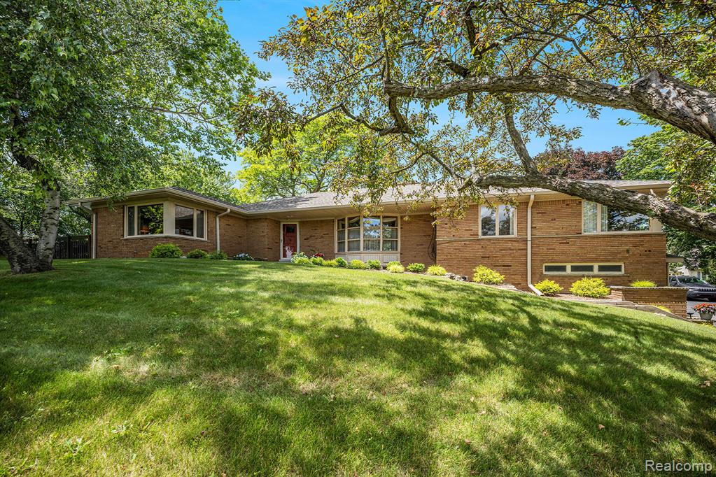 6400 N Rochester Road, Rochester Hills, MI 48306 — front exterior