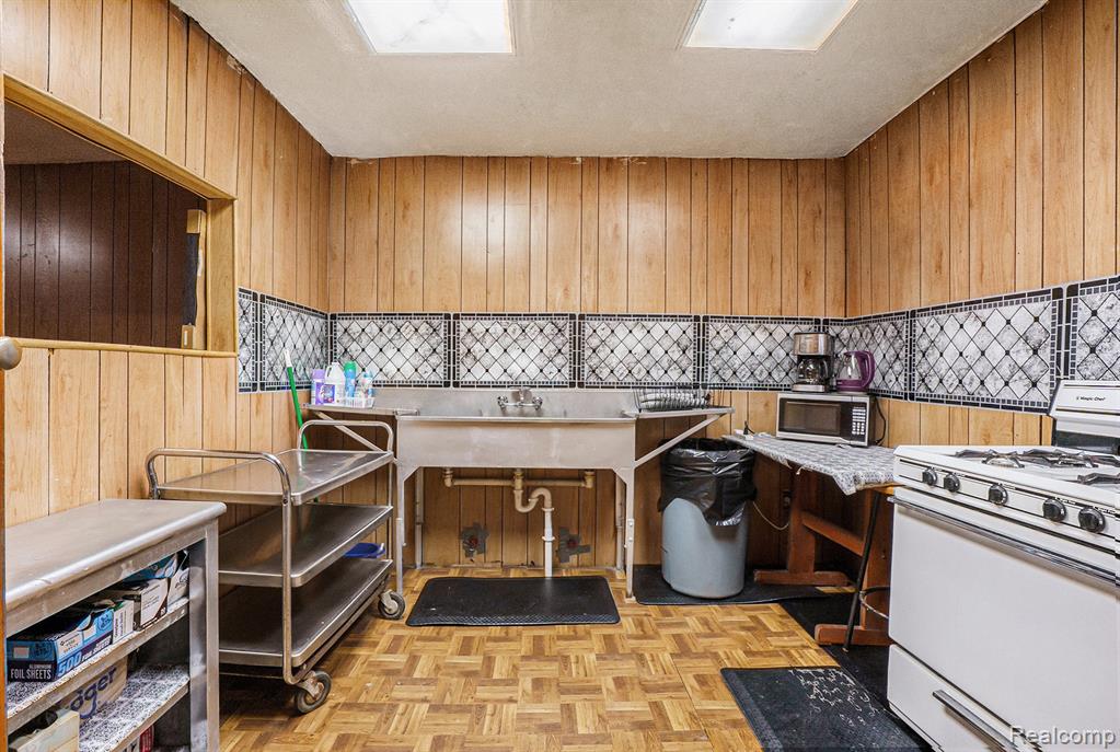 18292 James Couzens S, Detroit, MI 48235 — Photo 13