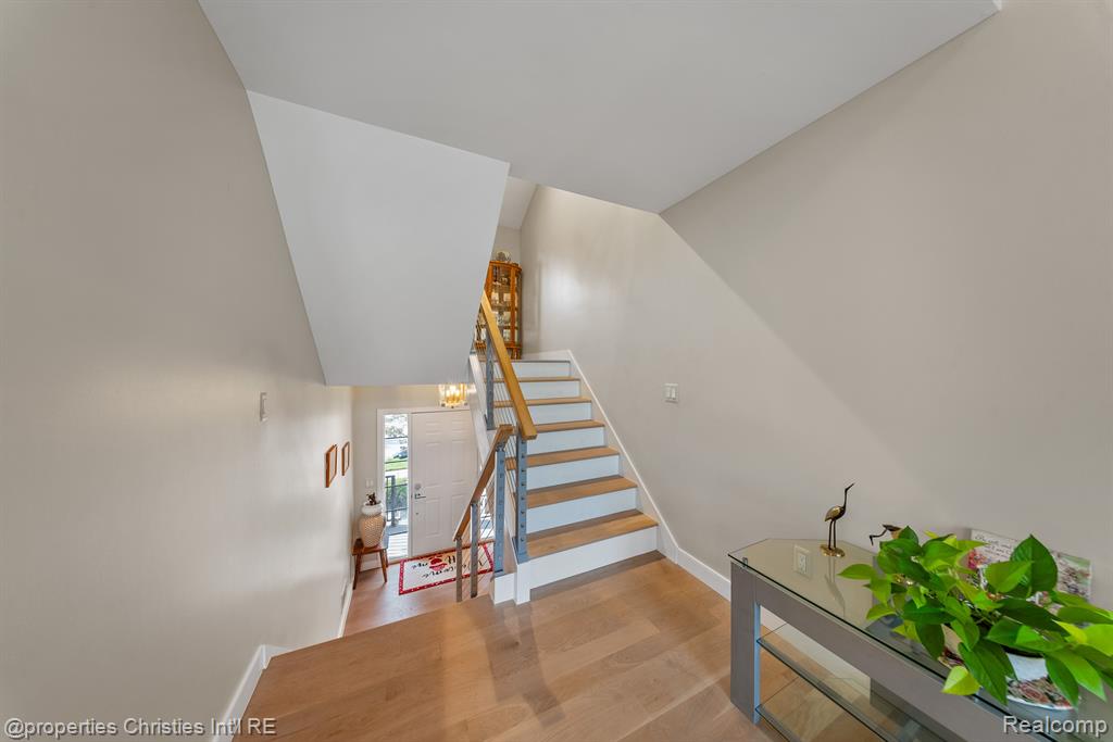 963 SANDALWOOD Drive, Troy, MI 48085 — Photo 15