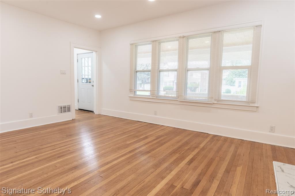 11104 Cloverlawn Street, Detroit, MI 48204 — Photo 9