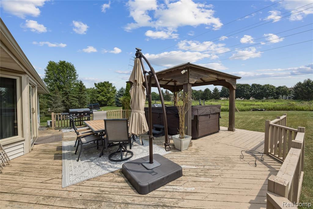 493 Cloverview Lane, Howell, MI 48843 — Photo 45