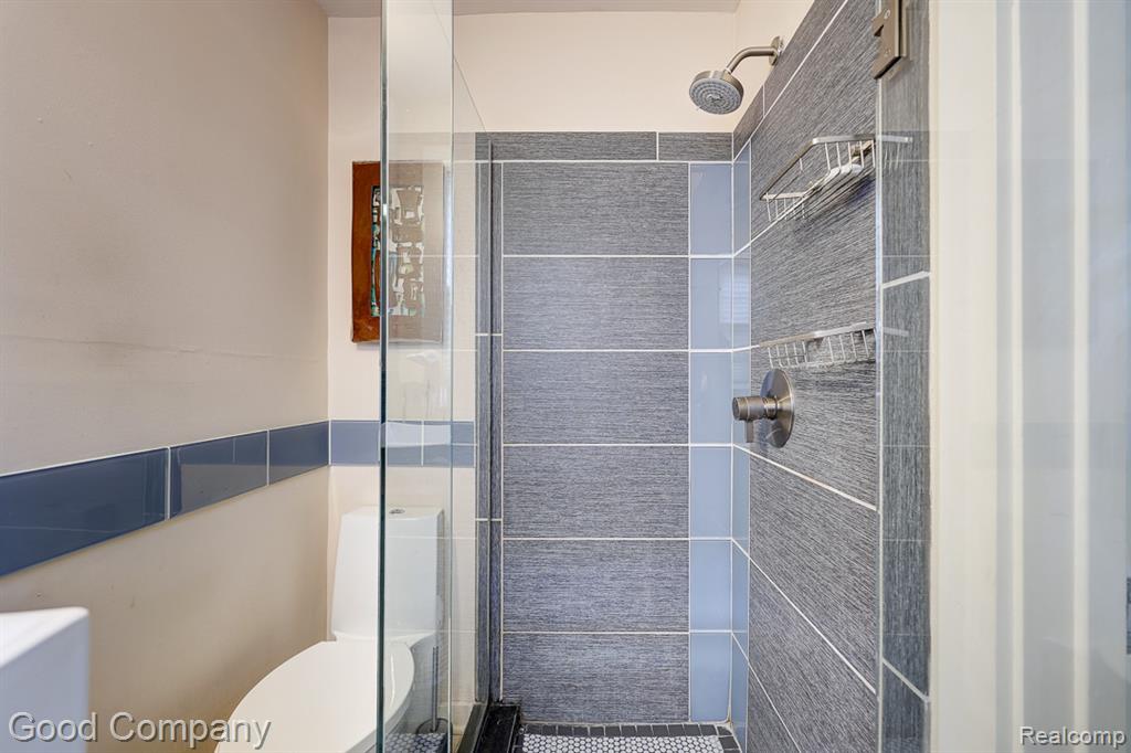 19 Oakdale Boulevard, Pleasant Ridge, MI — Photo 32