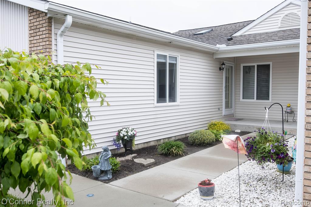 828 Crystal Lane, Marysville, MI 48040 — Photo 3