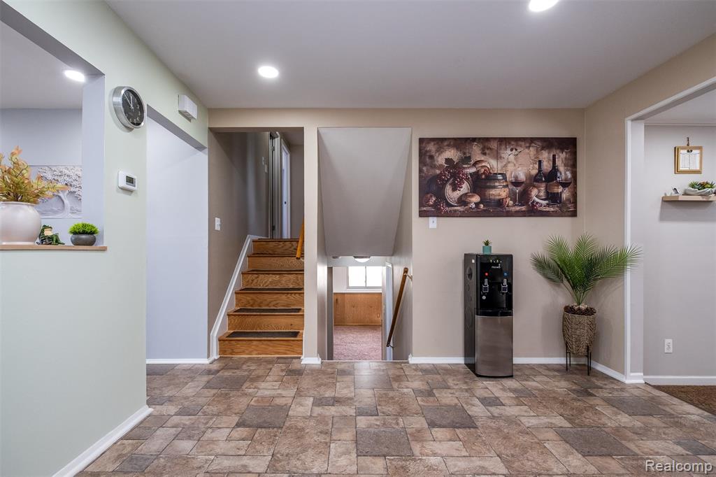 39856 Parklawn Drive, Sterling Heights, MI 48313 — Photo 16