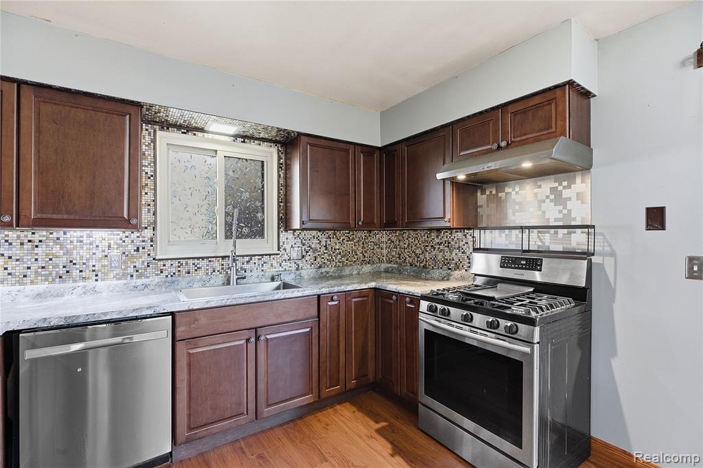 6230 Barker Drive, Waterford, MI 48329 — Photo 12