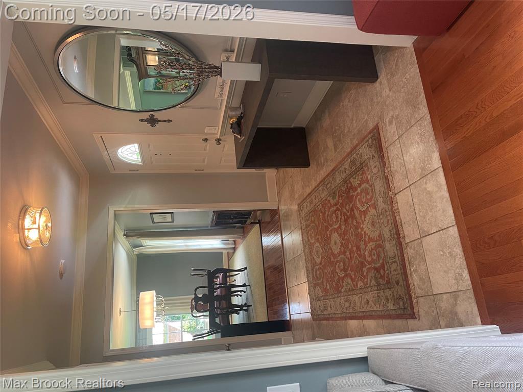 2004 Bootmaker Lane, Bloomfield Hills, MI 48304 — Photo 2