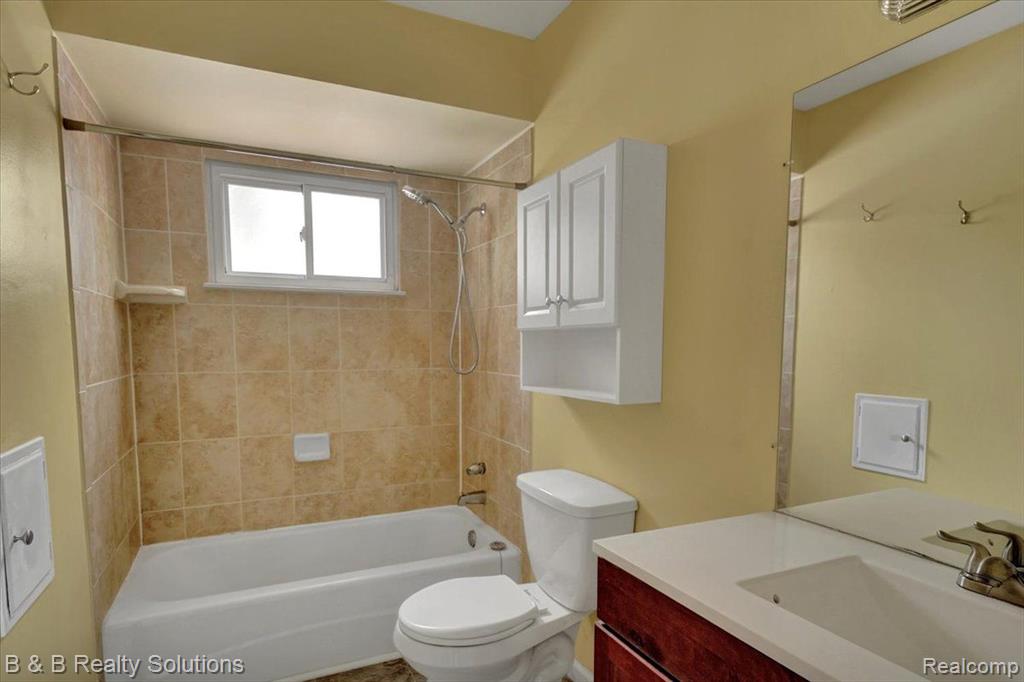 4114 COLUMBIAVILLE Road, Columbiaville, MI 48421 — Photo 13