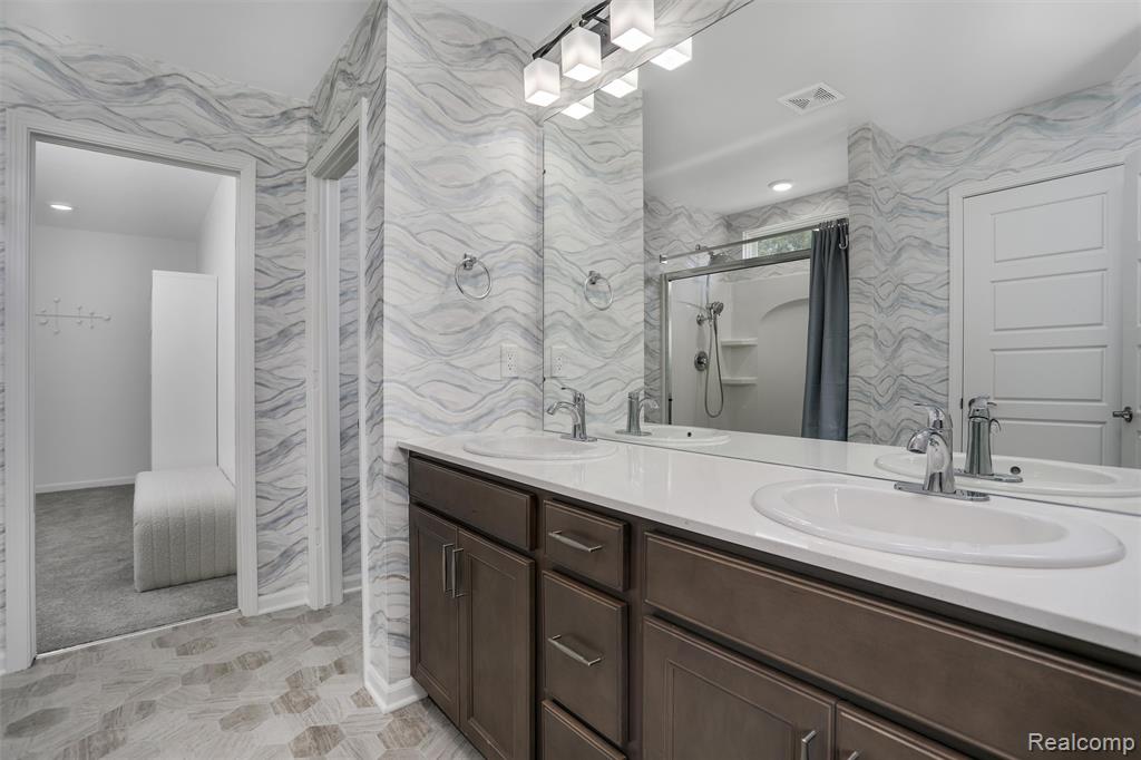 6003 Winsford Lane, Clarkston, MI — Photo 32