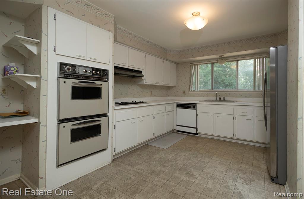 4259 Pinecroft Court, West Bloomfield, MI — Photo 34