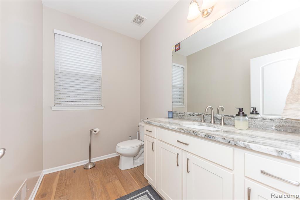 806 LAKE WOODS Drive, Canton, MI 48188 — Photo 28