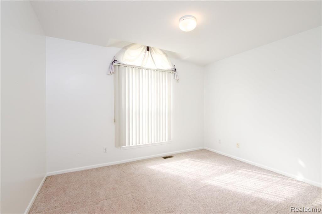 5010 Sandalwood Drive, Grand Blanc, MI 48439 — Photo 14