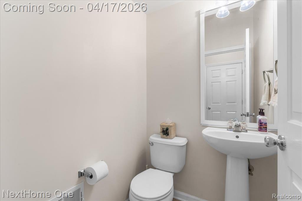 560 Dockside Circle, 43, Holly, MI 48442 — Photo 13