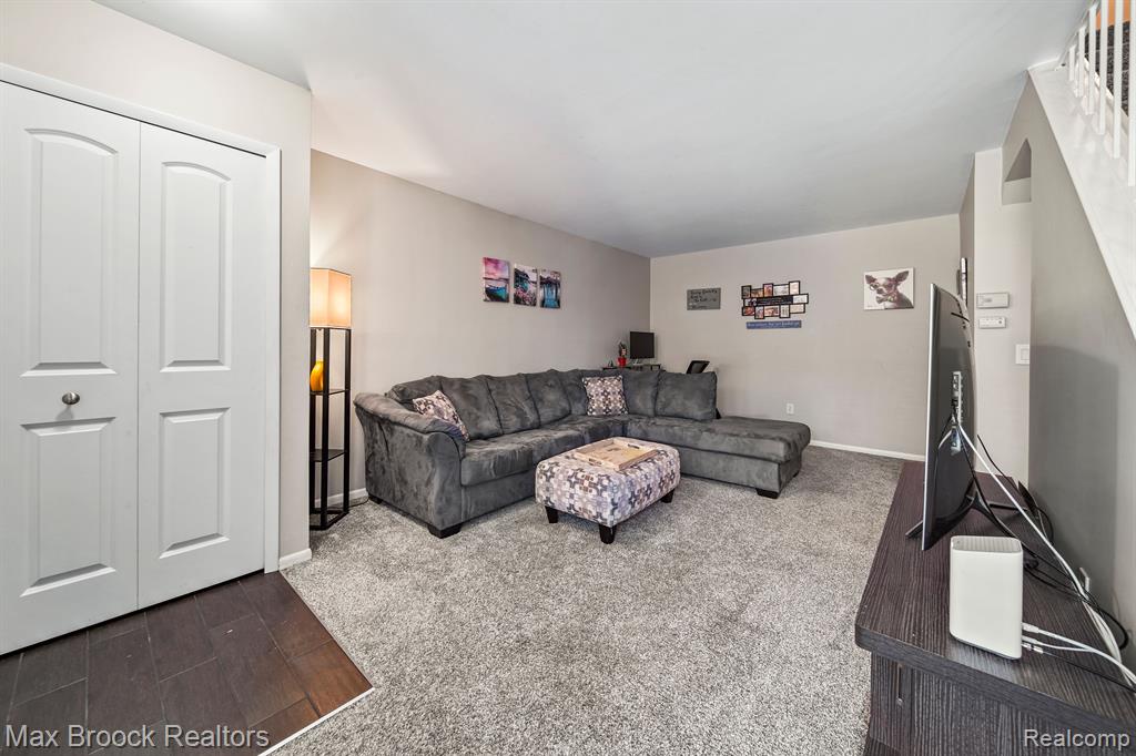 8673 EDGEWATER Lane, Warren, MI 48093 — Photo 3