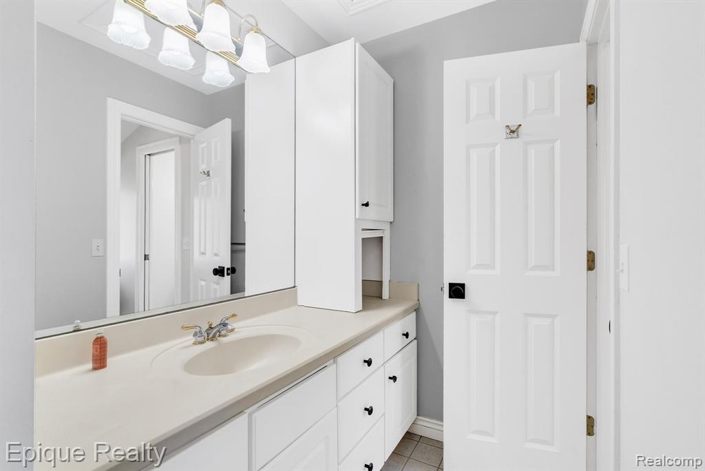 9155 Kelly Lake Drive, Clarkston, MI 48348 — Photo 58