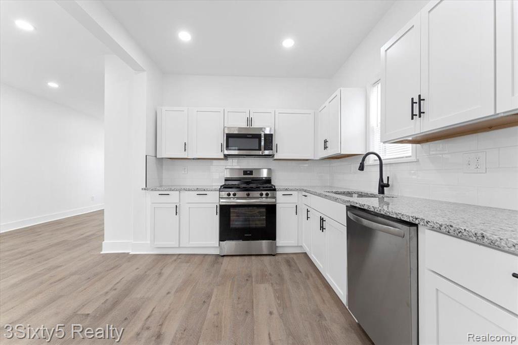 8072 E EDSEL FORD, Detroit, MI 48213 — Photo 9