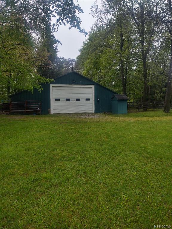 6268 Hazard Road, Fenton, MI 48430 — Photo 8