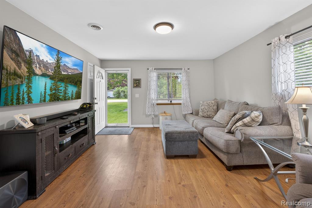 6354 Lapeer Road, Burton, MI 48509 — Photo 13