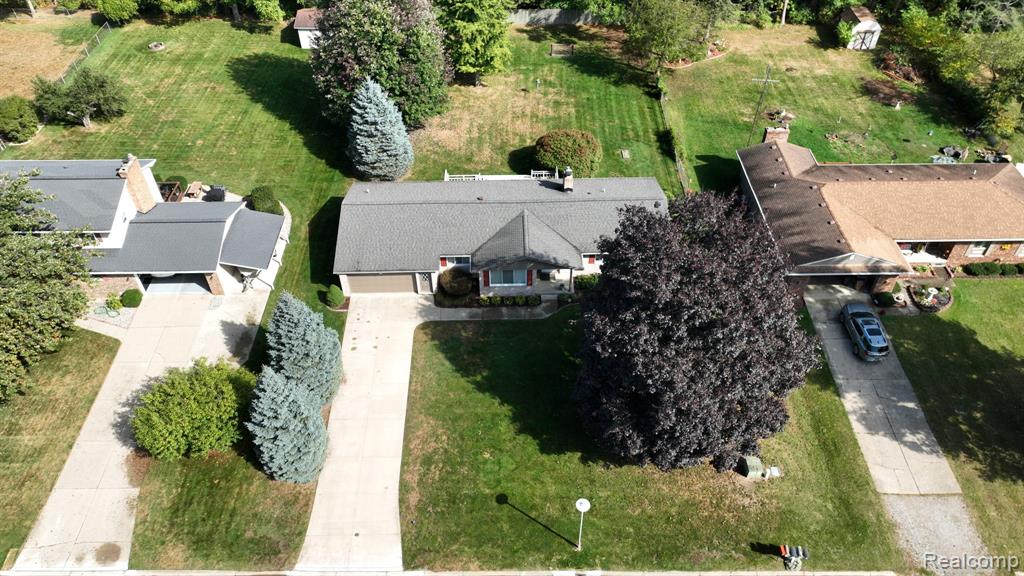 5204 Applewood Drive, Flushing, MI 48433 — Photo 18