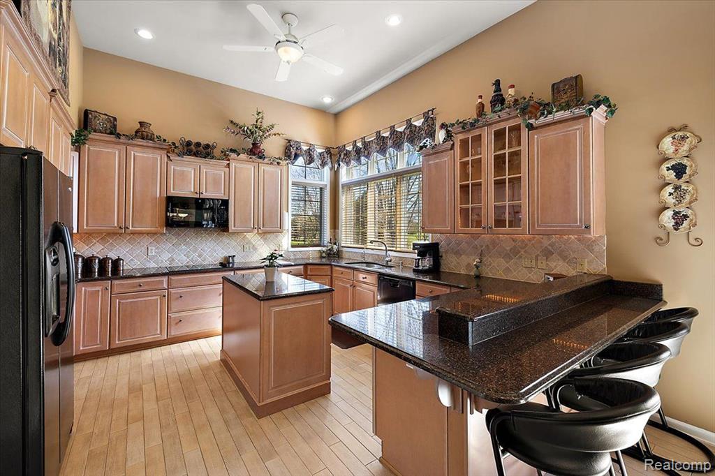8449 S SHORE Drive, Clarkston, MI 48348 — Photo 19