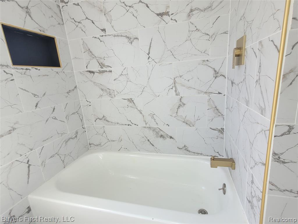 8710 Albany Street, Oak Park, MI 48237 — Photo 12