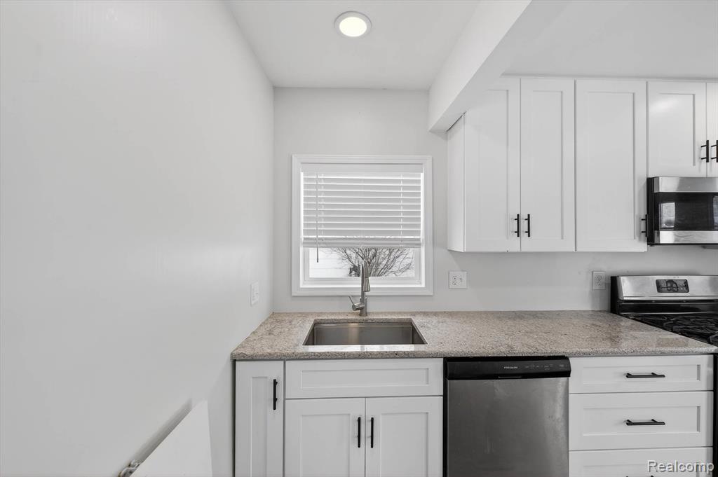 2754 Fishermans Drive, Highland, MI 48356 — Photo 12